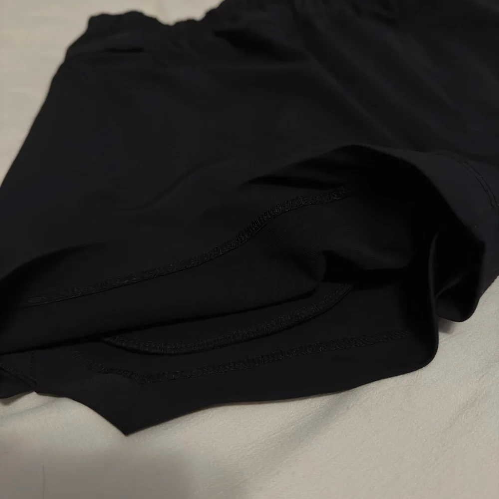 Fabletics The One Short Men’s. Size Small. 5 inch length. Black. Pre-owned - Picture 8 of 9